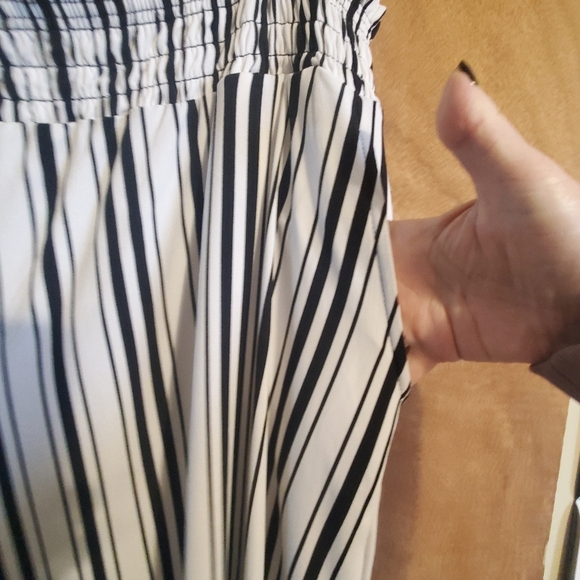 LANE BRYANT NWT WIDE LEGS PULL ON . SZ 18/20 BLACK WHITE STRIPES. CROP - Picture 4 of 11